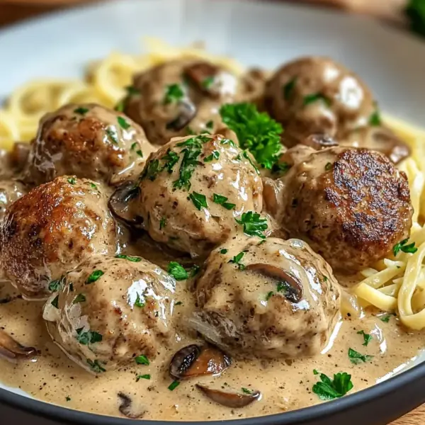 Hackbällchen in Champignon-Rahmsoße