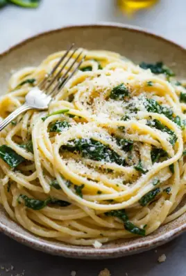 Spaghetti mit Spinat Frischkäse-Sauce 27 Spaghetti mit Spinat Frischkäse-Sauce